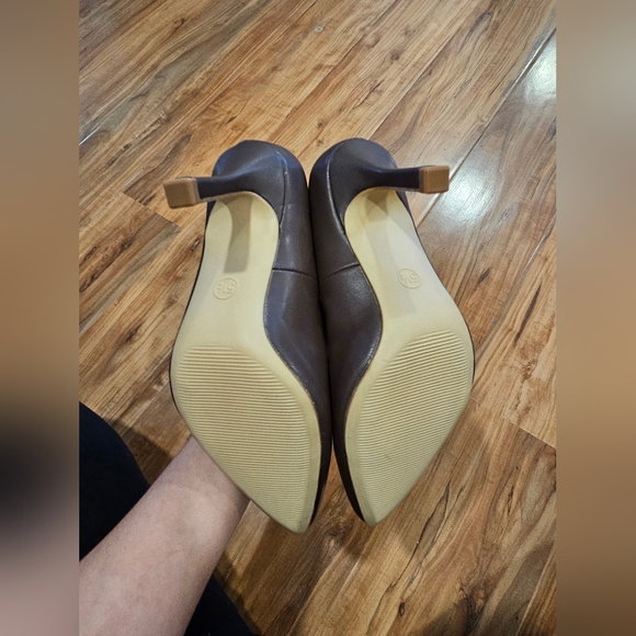 Brand new heels - Picture 2 of 2